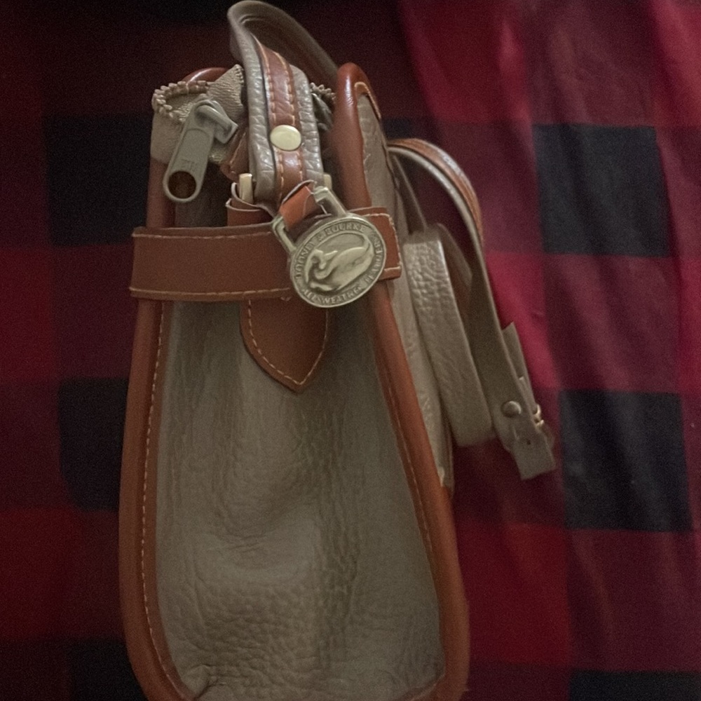 Vintage Dooney and Bourke barely used in fabulous condition absolutely no flaws